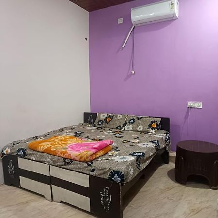 Jay Shree Radhey Home Stay Mathura Exterior foto